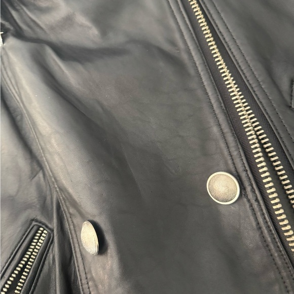 Truly VINTAGE but in excellent condition 🖤barely worn
Zoom in 4 all the details - Picture 10 of 13